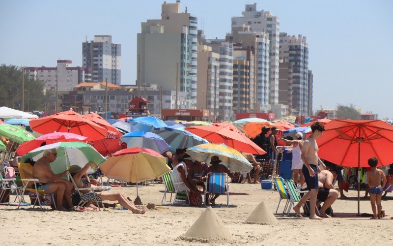 SÃ¡bado de praia lotada em TramandaÃ­