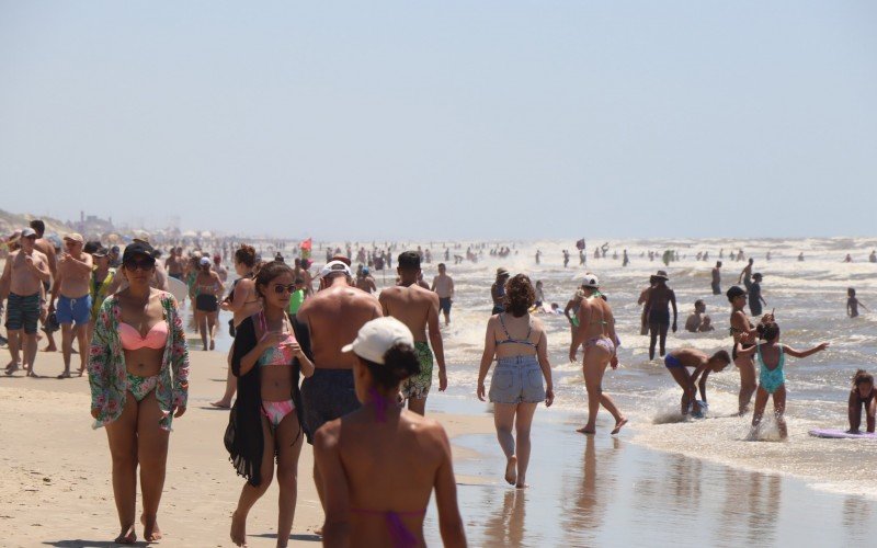 SÃ¡bado de praia lotada em TramandaÃ­