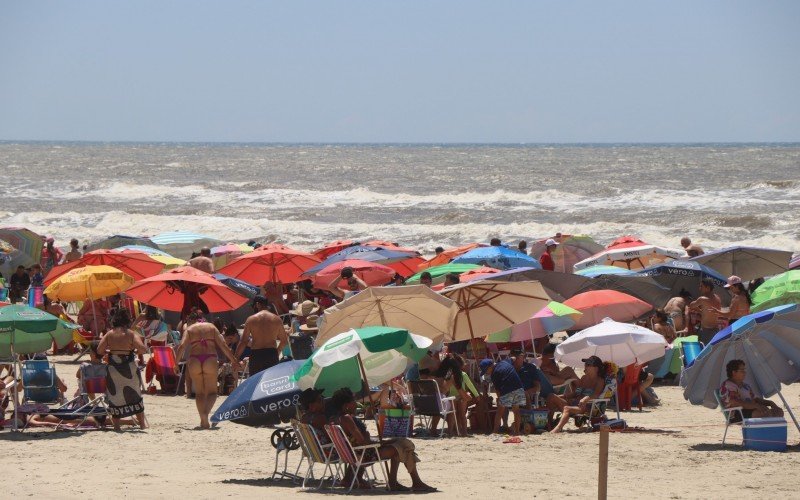 CARNAVAL: Bolha de calor vai seguir durante a folga? Confira como ficam as temperaturas em cada dia no Rio Grande do Sul | abc+