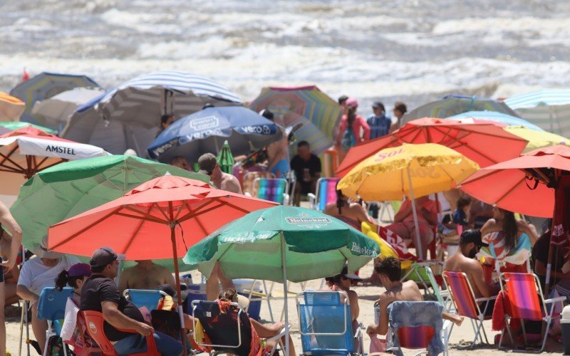 SÃ¡bado de praia lotada em TramandaÃ­