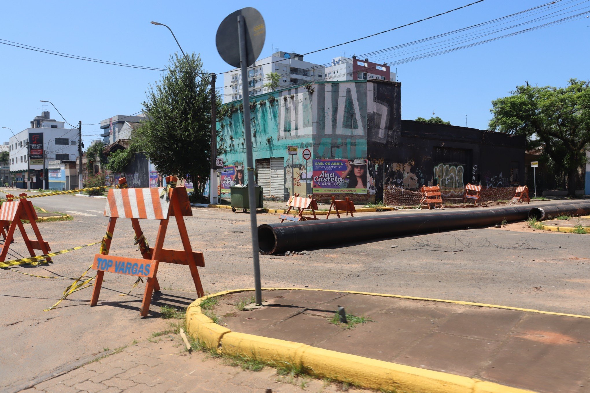 Obra do Semae na Rua Brasil - Avenida Dom JoÃ£o Becker tambÃ©m tem trecho bloqueado