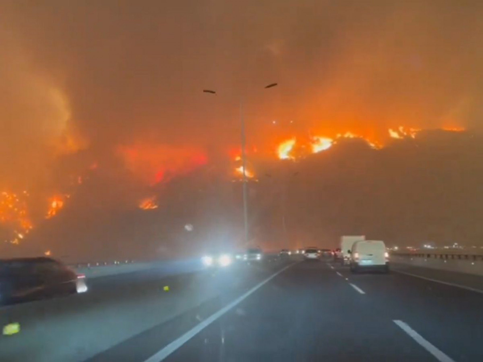 Incêndios florestais provocam ao menos 10 mortes no Chile em meio a onda de calor