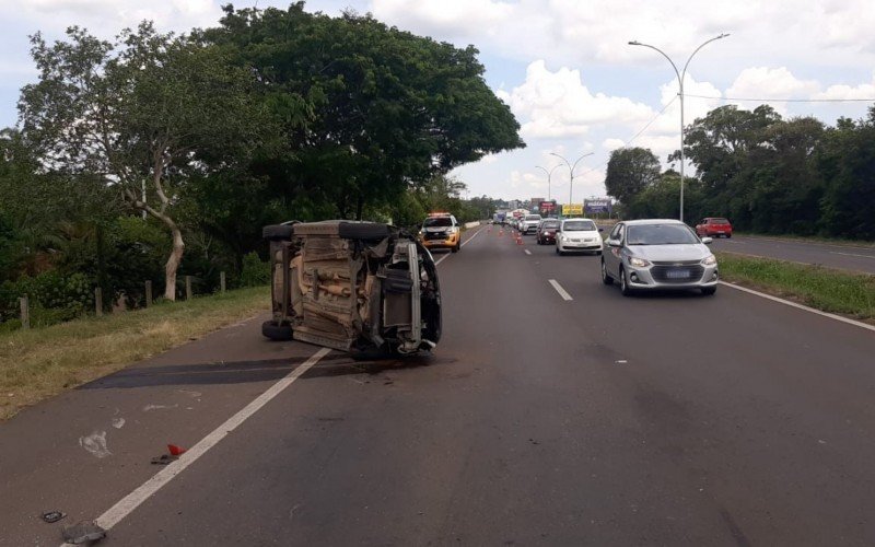 RS-239: Jovem fica ferido apÃ³s carro capotar em ParobÃ©