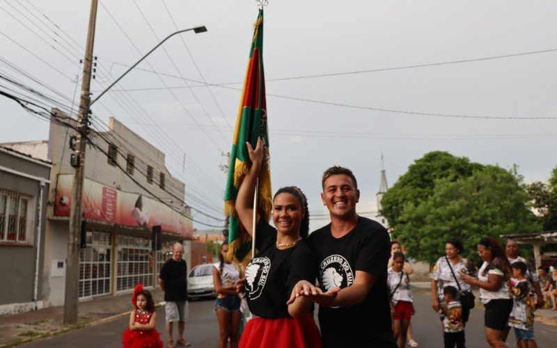 Erick Pohlmann e MÃ´nica GonÃ§alves, segundo casal de mestre-sala e porta-bandeira da Cruzeiro