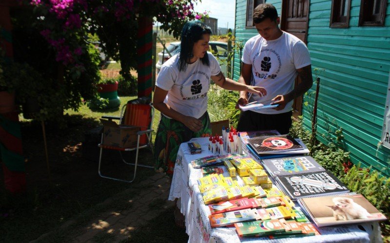 Materiais escolares arrecadados pela Aeceme