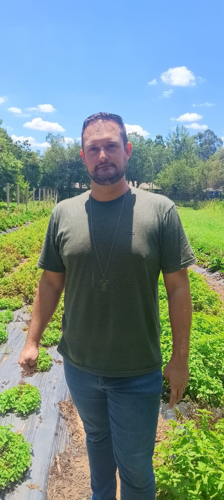 Renan Orlandini é coordenador do projeto na Escola Agrícola