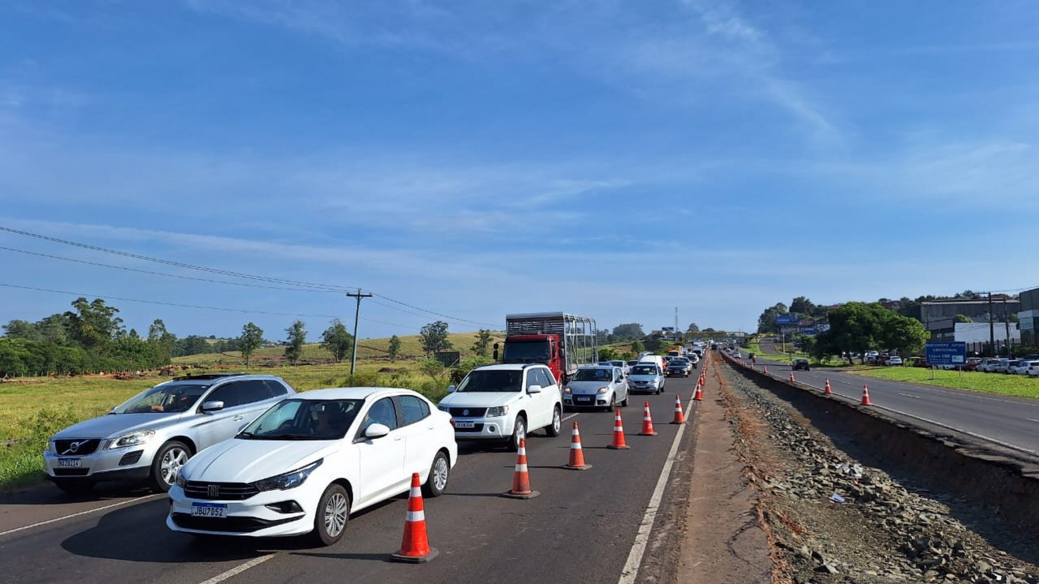 BR-116: Rodovia apresenta fluxo intenso e motoristas precisam de paciência; saiba os pontos de congestionamento