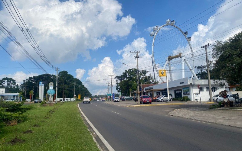 Roga-gigante de Canela recebe a instalaÃ§Ã£o das primeiras cabines