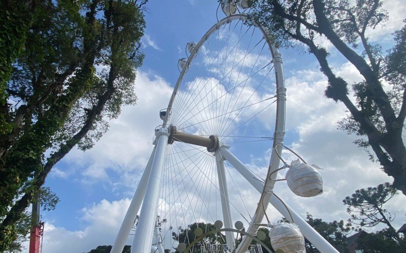 Roga-gigante de Canela recebe a instalaÃ§Ã£o das primeiras cabines