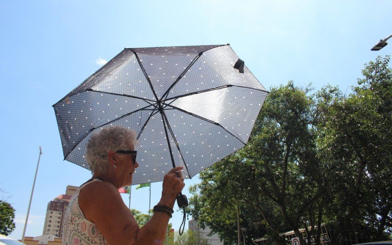 BOLHA DE CALOR: Até quando vai o calorão? Confira a previsão do que está por vir até o carnaval