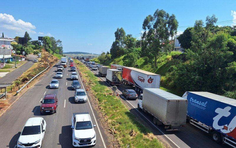 Tarde de muita lentidão na BR-116, entre Novo Hamburgo e São Leopoldo | abc+