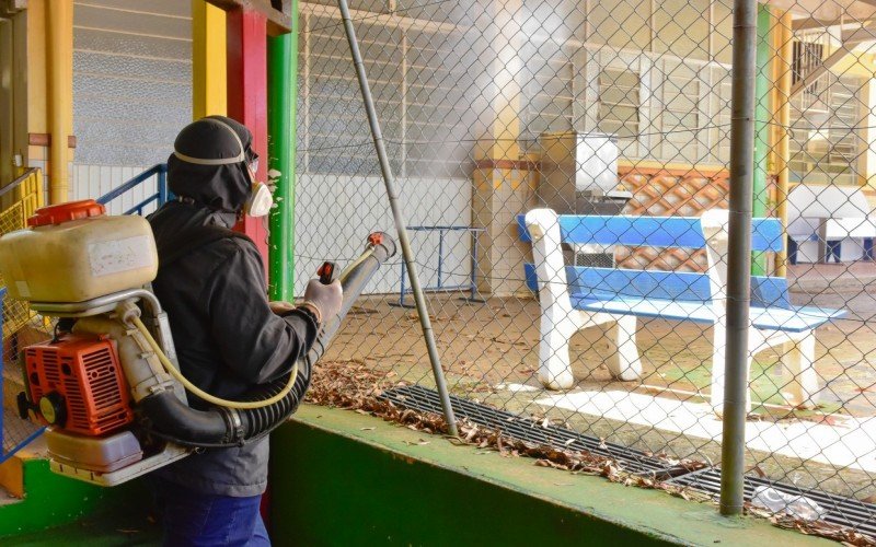 Aplicação de inseticida em escola municipal de Novo Hamburgo | abc+