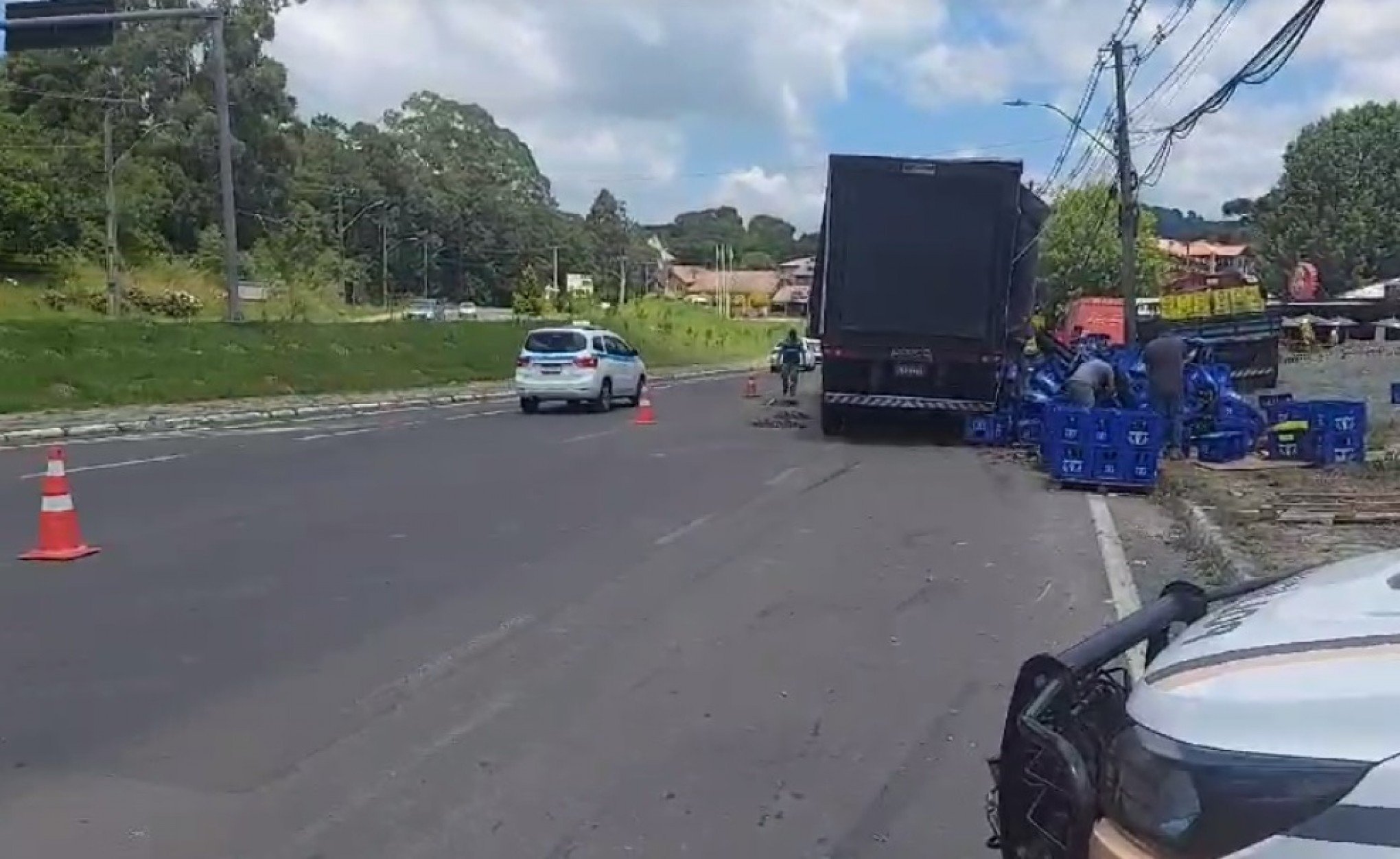 TRÂNSITO: Saiba como está o fluxo em rodovia após tombamento de carreta na Serra