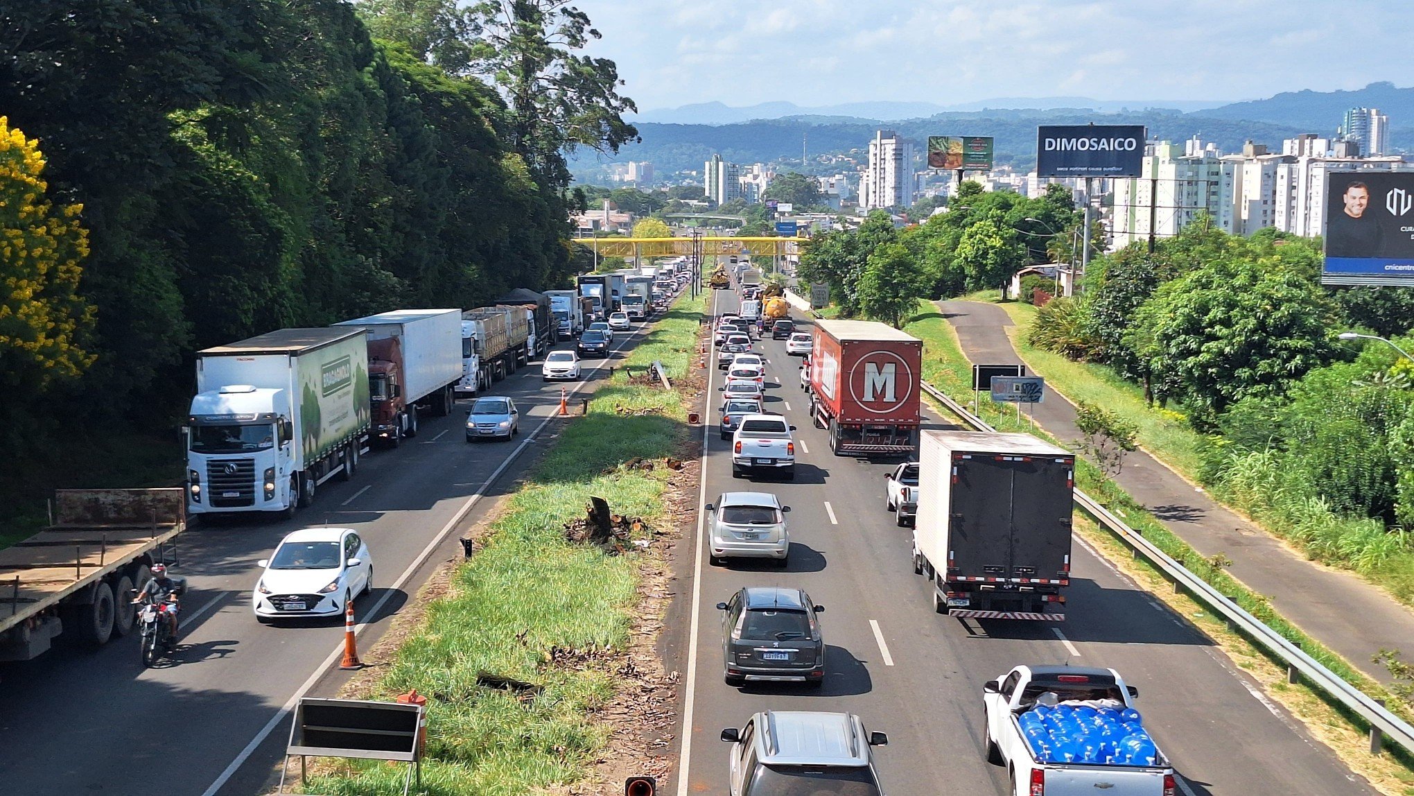 BR-116: Motoristas enfrentam tarde de trânsito quase parado no trecho entre Novo Hamburgo e São Leopoldo