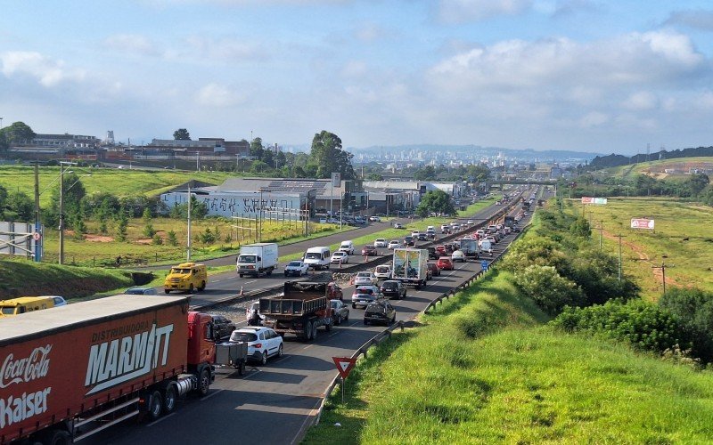 Movimento na BR-116 no Vale do Sinos  | abc+