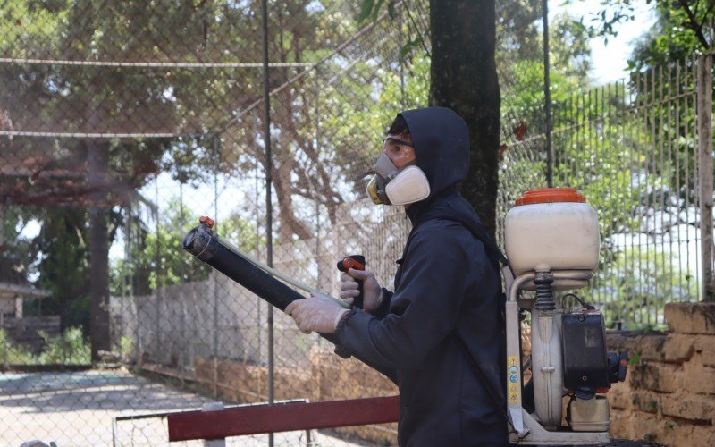 Em Novo Hamburgo, a VigilÃ¢ncia SanitÃ¡ria tem promovido borrifaÃ§Ãµes de produtos quÃ­micos em escolas municipais