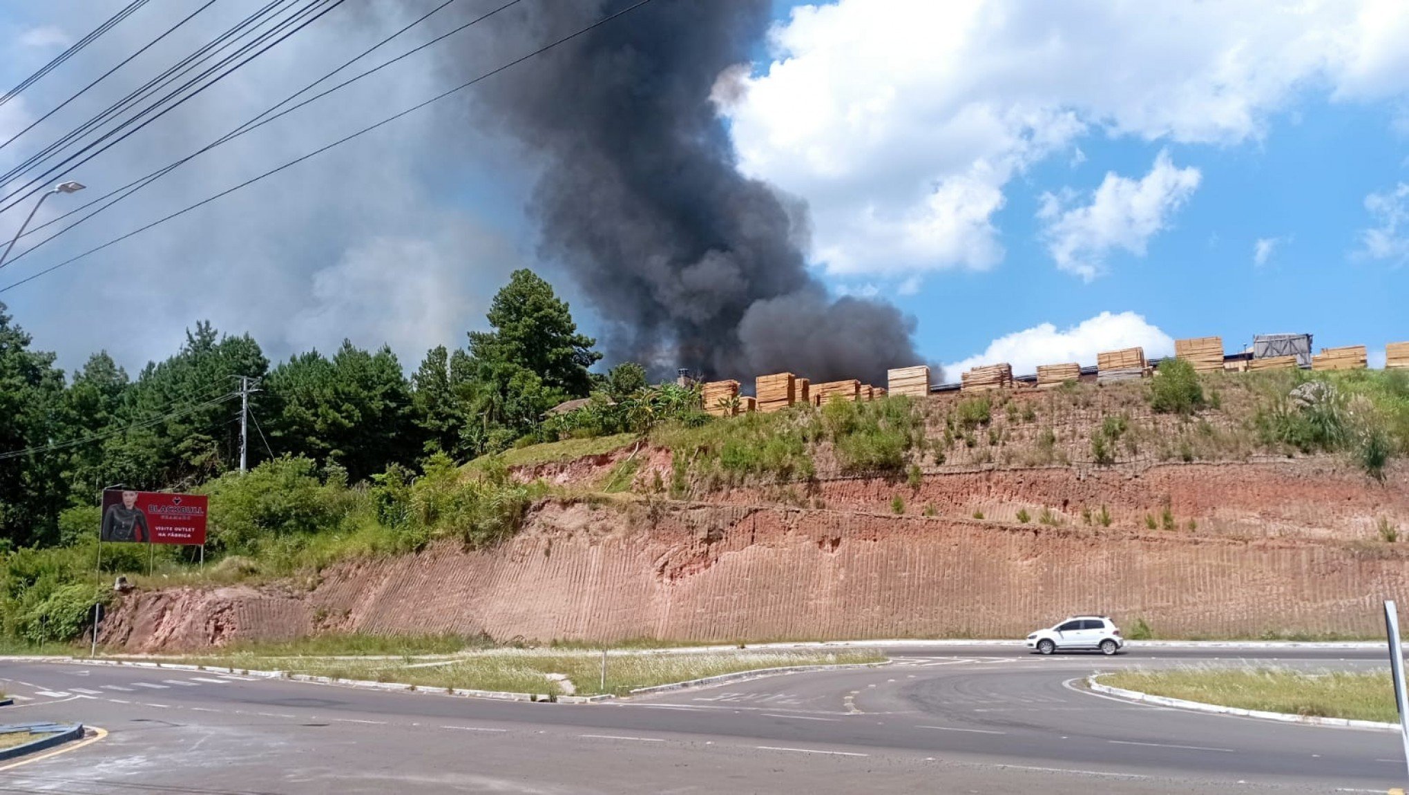 Novo incêndio é registrado em depósitos de Taquara