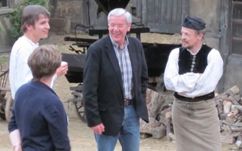 Alemão Edgar Reitz (ao centro) é o diretor do filme "Die Andere Heimat" | abc+