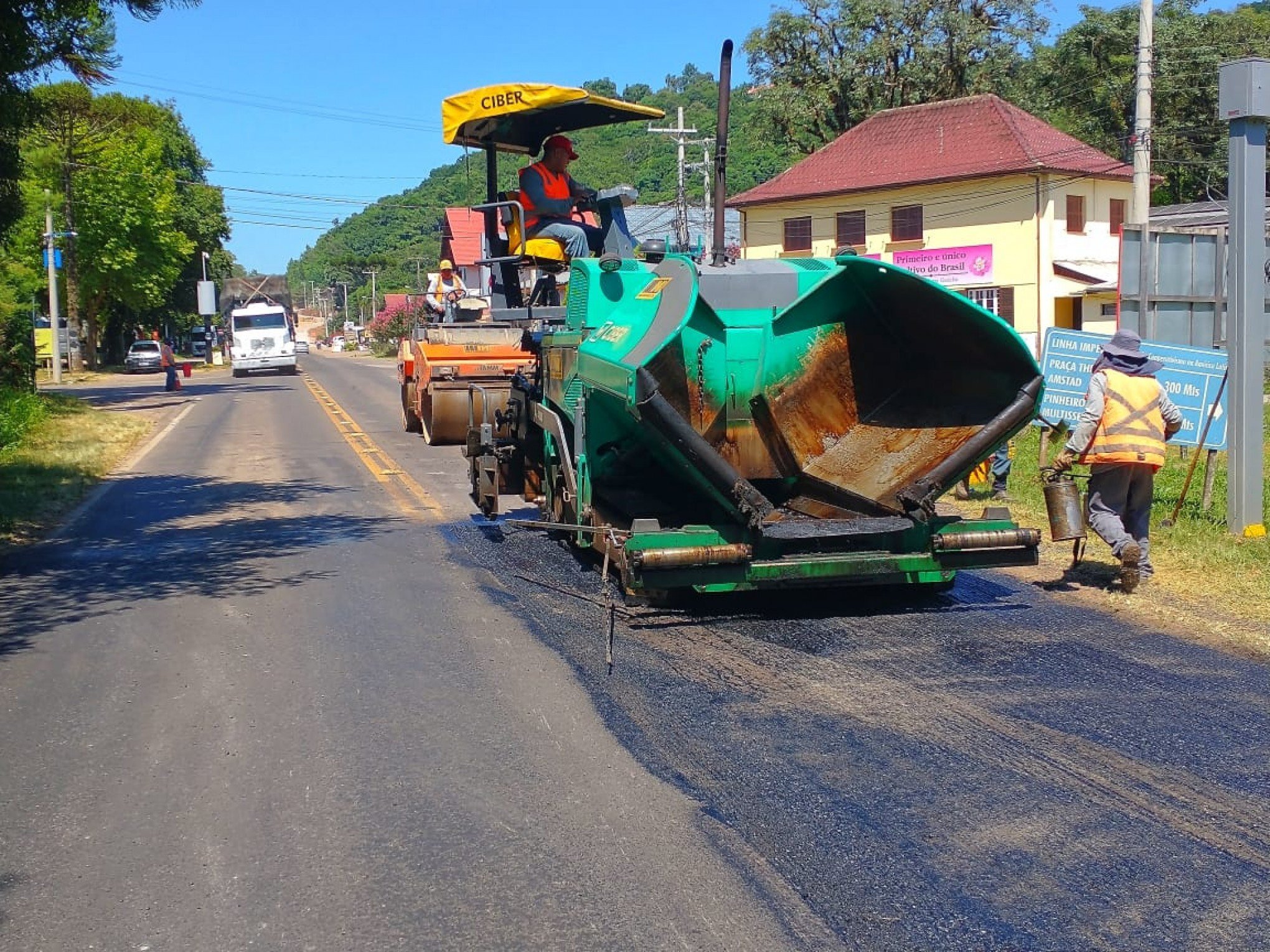 Rodovia em Nova Petrópolis recebe recapeamento no asfalto; confira qual o trecho
