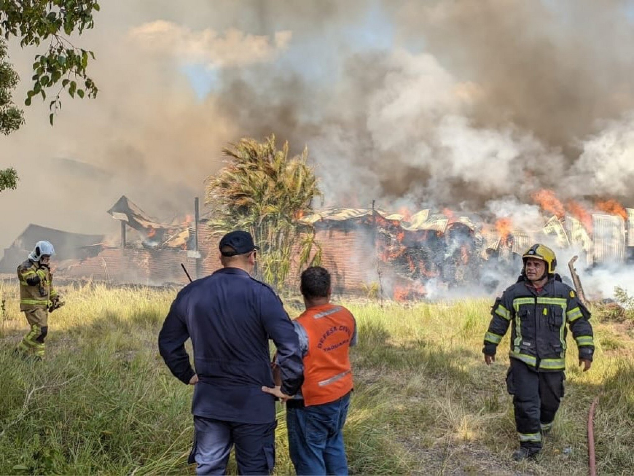 INCÊNDIO: Após 24 horas de combate às chamas, fogo é contido em Taquara