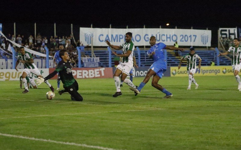 Parede chuta e marca o gol do empate do Noia com o Juventude | abc+