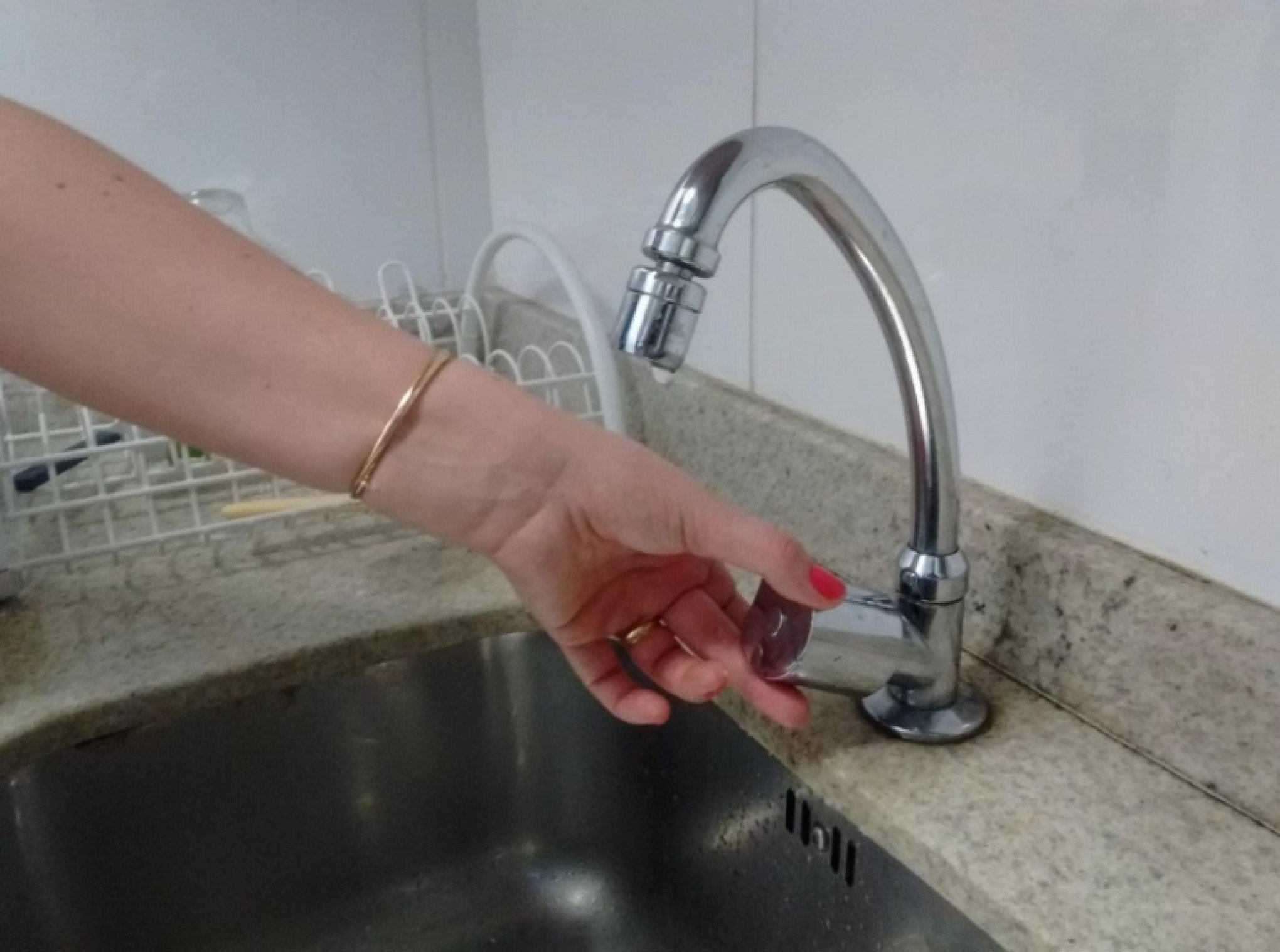 Moradores de Esteio reclamam de falta de água recorrente e cobranças exageradas nas contas