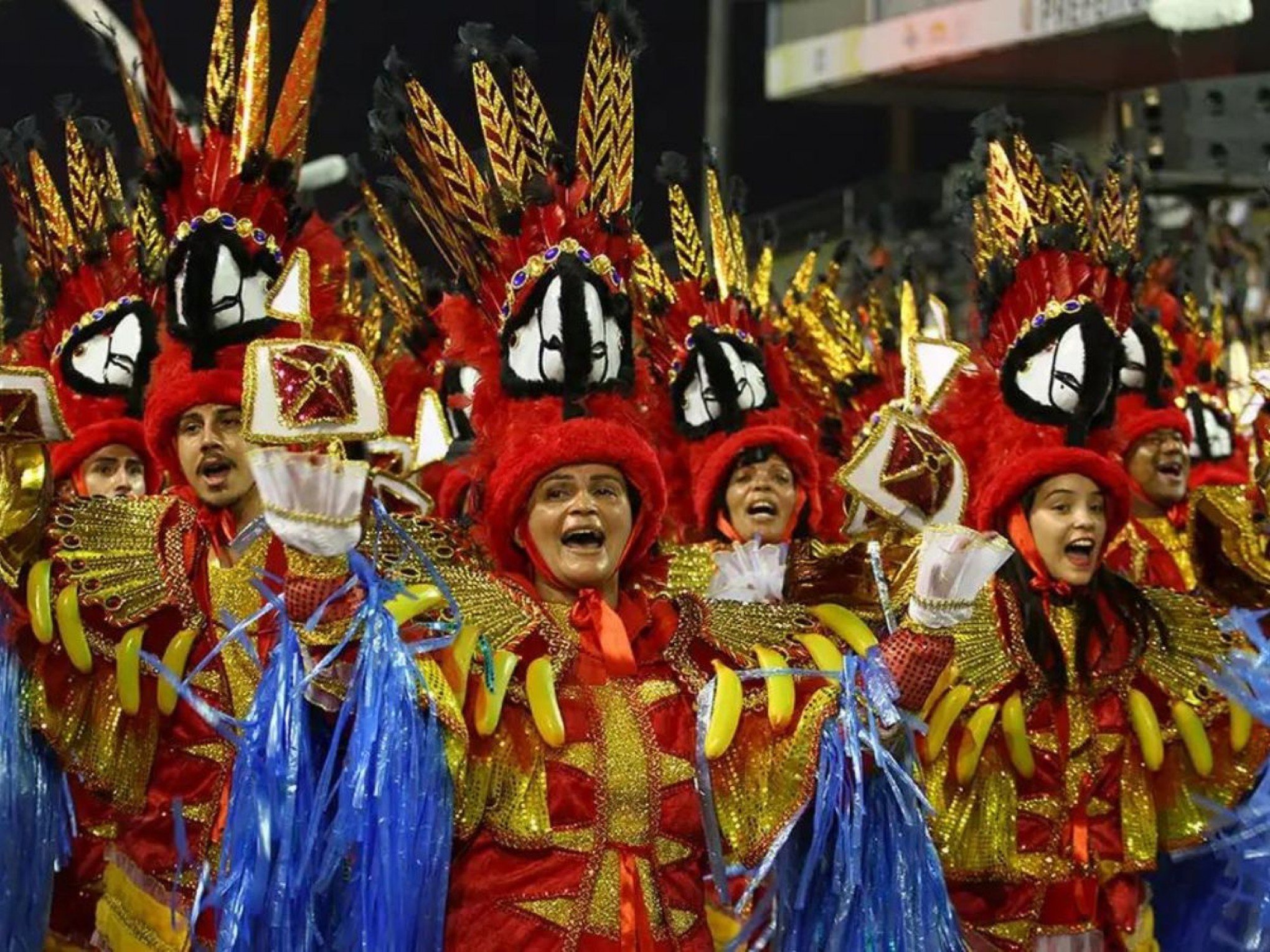 CARNAVAL: Vai-Vai abre segundo dia desfiles no sambódromo paulistano