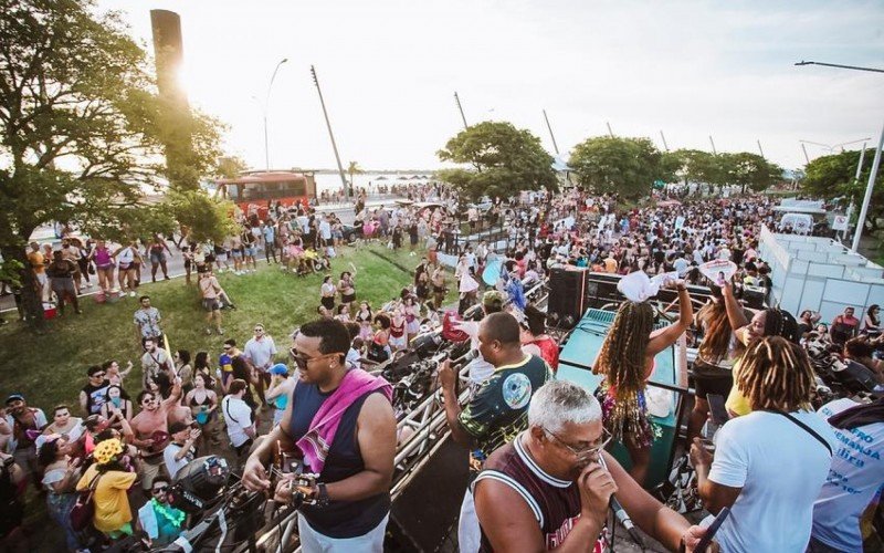 Carnaval de Porto Alegre ocorre na Orla do Guaíba | abc+