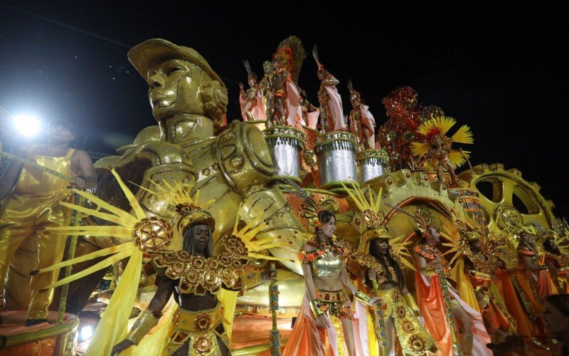 Um dos carros do desfile da Em Cima da Hora 
