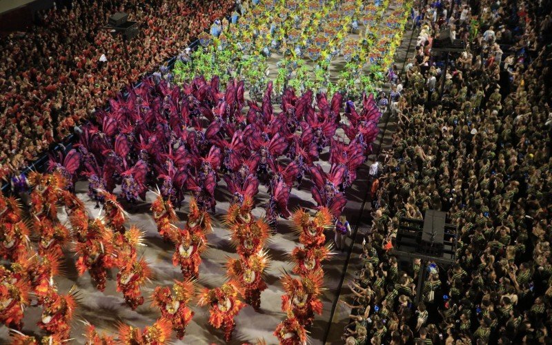 Veja imagens do desfile da Beija-Flor de NilÃ³polis na SapucaÃ­ em 11 de fevereiro de 2024