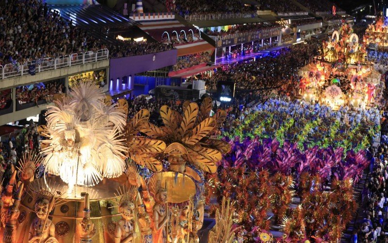 Veja imagens do desfile da Beija-Flor de NilÃ³polis na SapucaÃ­ em 11 de fevereiro de 2024