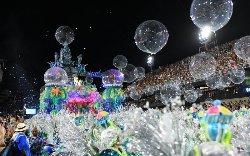 Veja imagens do desfile da Beija-Flor de NilÃ³polis na SapucaÃ­ em 11 de fevereiro de 2024