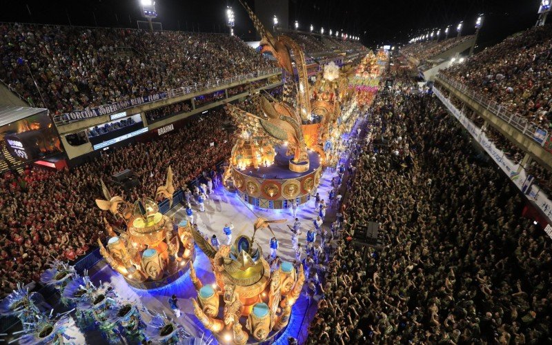 Veja imagens do desfile da Beija-Flor de NilÃ³polis na SapucaÃ­ em 11 de fevereiro de 2024