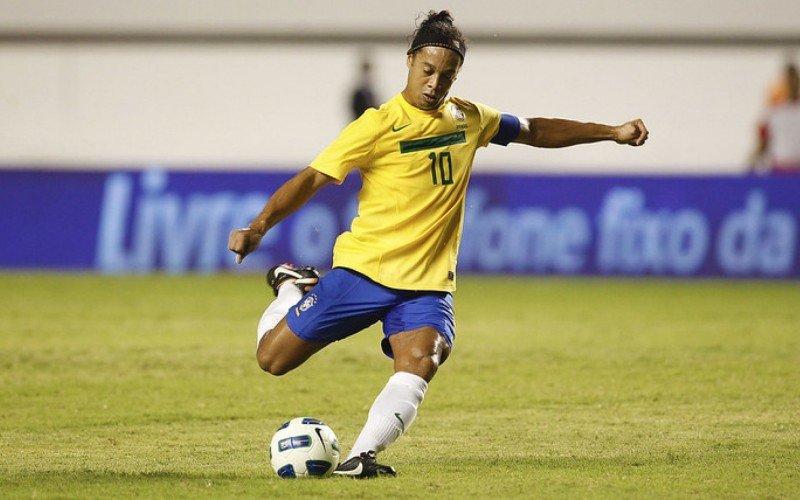 Ronaldinho Gaúcho será atração em torneio ao lado de ex-companheiros da Seleção  | abc+