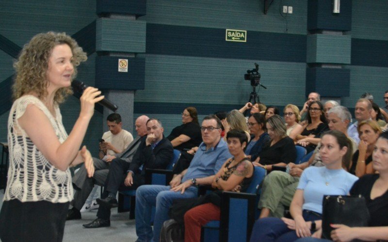 Encontro reuniu gestores, professores, tutores, coordenadores e diretores de unidades do RS