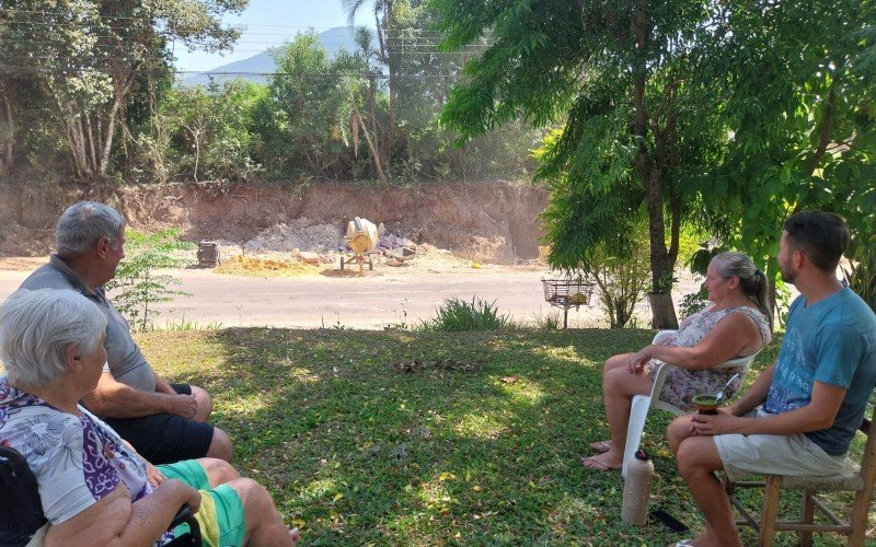 Família acompanha obra na Major Bento Alves em Sapiranga: Leonila Klein, Pedro Klein, Gladis Haack e Loan Carlos Klein | abc+