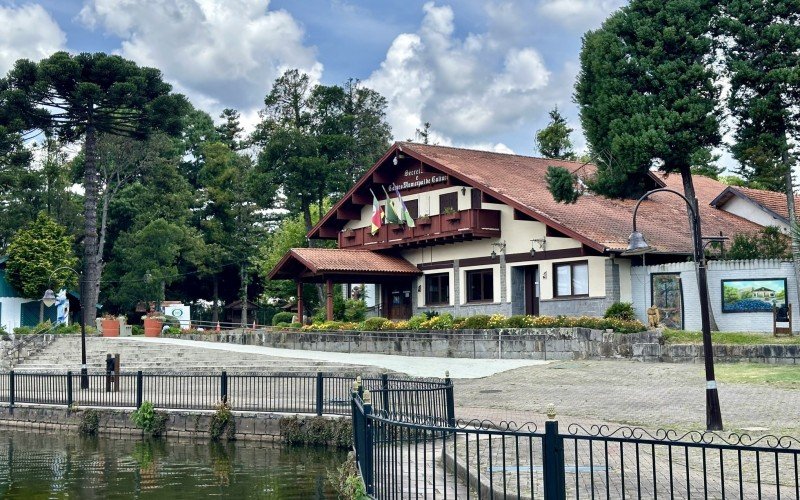 Centro de Cultura de Gramado fica junto ao Lago Joaquina Rita Bier