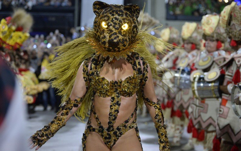 Paolla Oliveira como onÃ§a no desfile da Grande Rio durante o carnaval de 2024