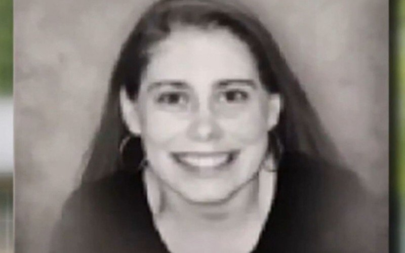 Lacey Ellen Fletcher foi encontrada morta derretida em um sofá em Louisiana | abc+
