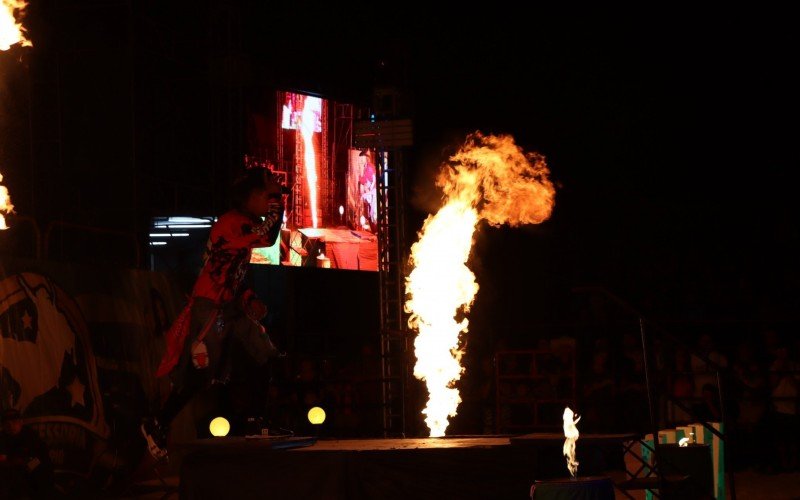 Abertura do 11Âº EstÃ¢ncia Rodeio Show