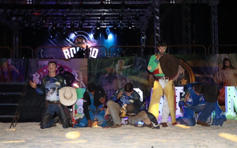 Abertura do 11Âº EstÃ¢ncia Rodeio Show