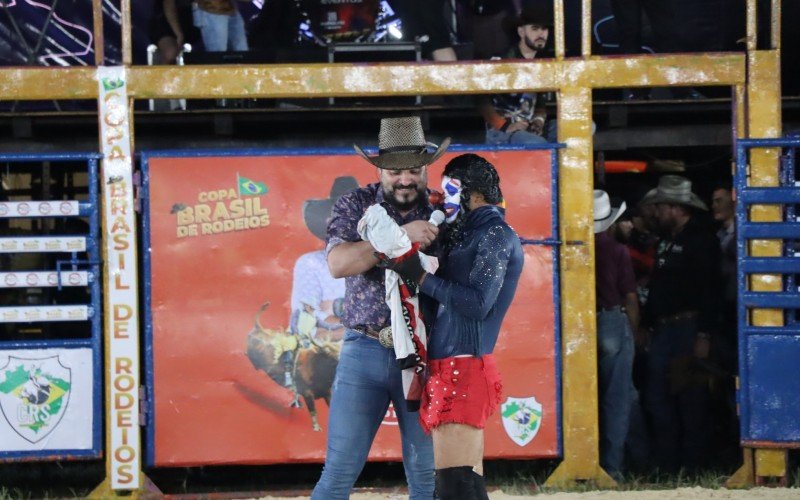 Abertura do 11Âº EstÃ¢ncia Rodeio Show