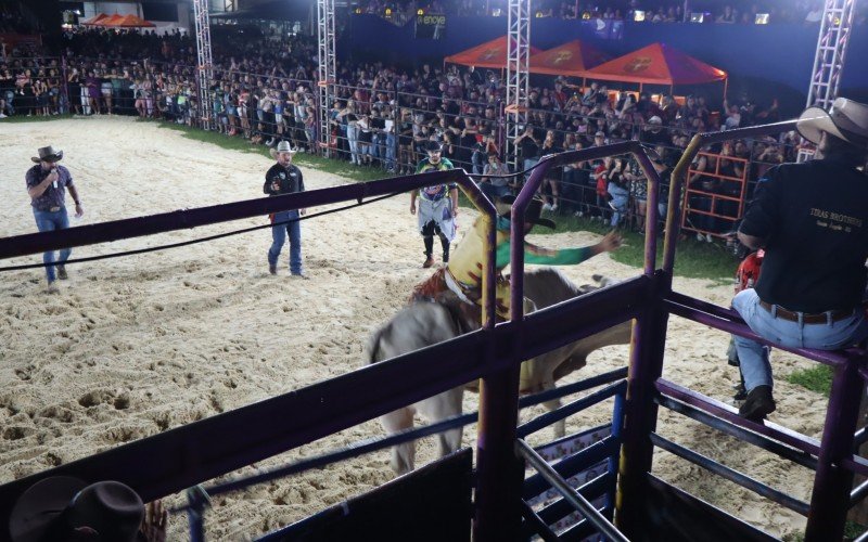 Abertura do 11Âº EstÃ¢ncia Rodeio Show