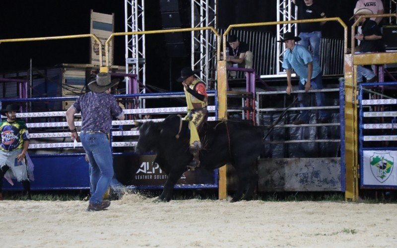 Abertura do 11Âº EstÃ¢ncia Rodeio Show