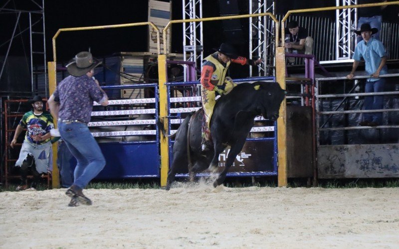 Abertura do 11Âº EstÃ¢ncia Rodeio Show