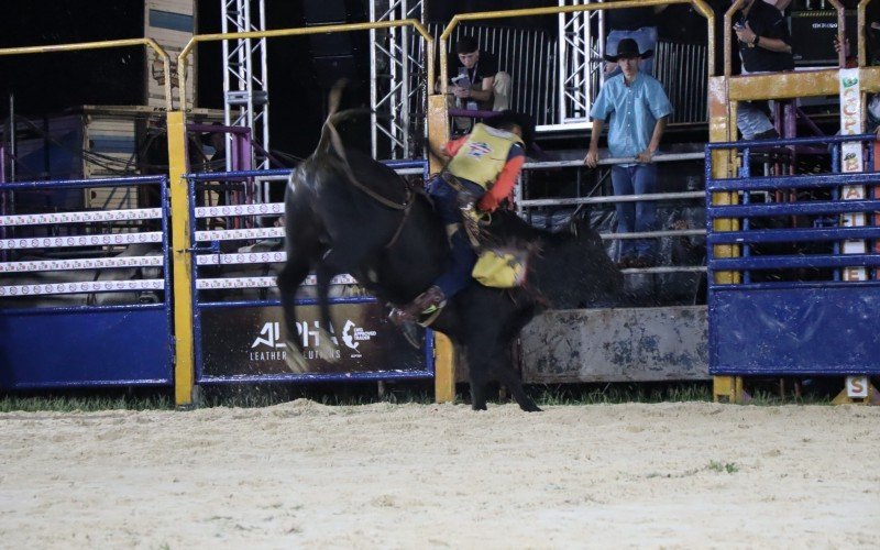 Abertura do 11Âº EstÃ¢ncia Rodeio Show