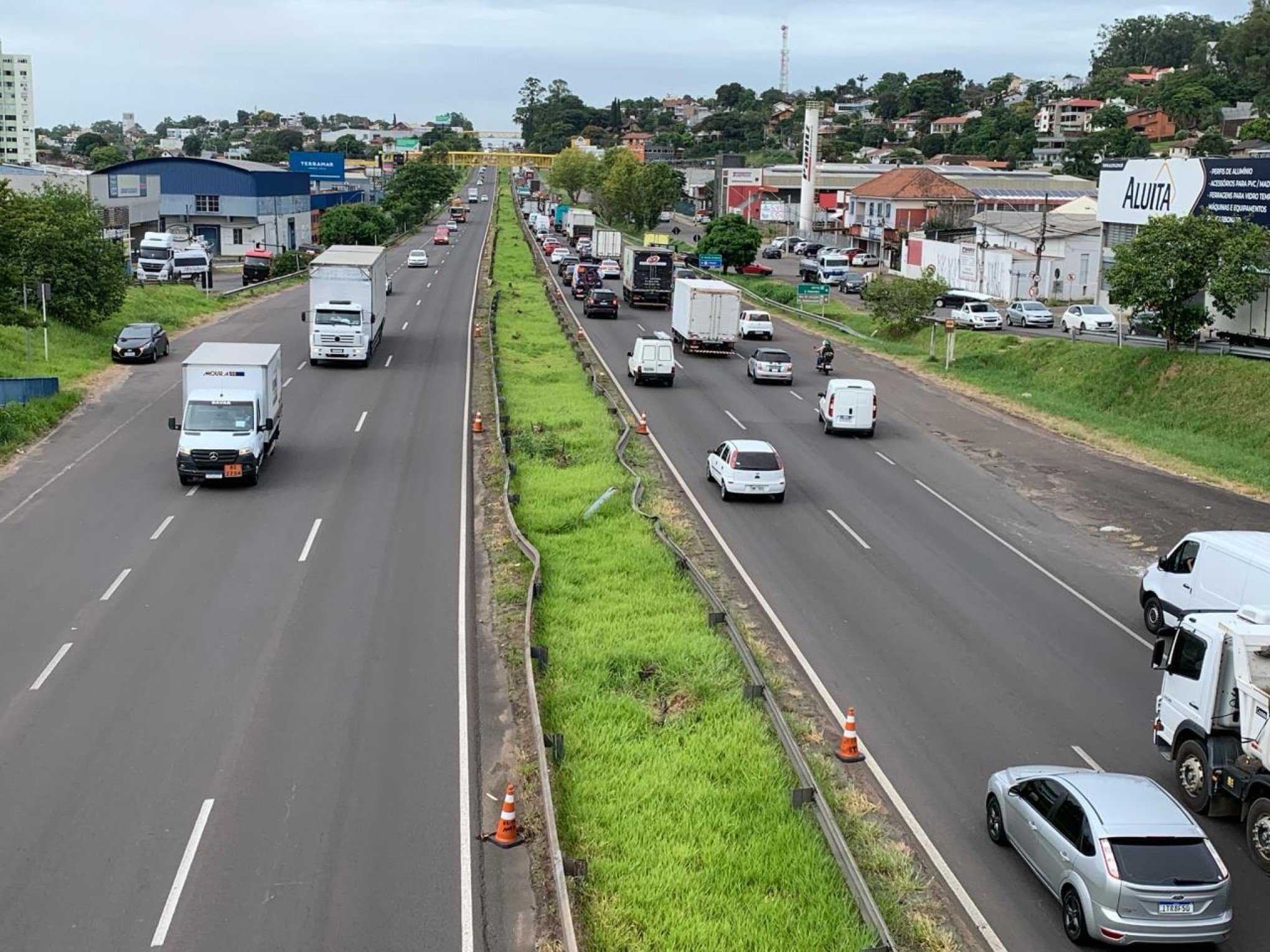 BR-116: Motoristas enfrentam trânsito intenso em Novo Hamburgo; saiba como está a situação