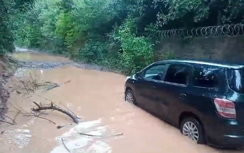 Em dias de chuva, situação complica na Estrada Municipal Parque Zoológico | abc+