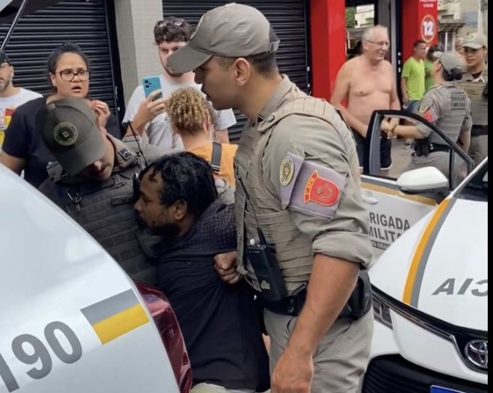 Sindicância da Brigada Militar conclui que não houve racismo no caso do motoboy preso após ser agredido em Porto Alegre