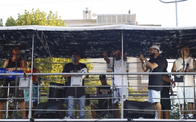 Pagode da Madre abriu a programaÃ§Ã£o  de domingo na Ã¡rea central da cidade